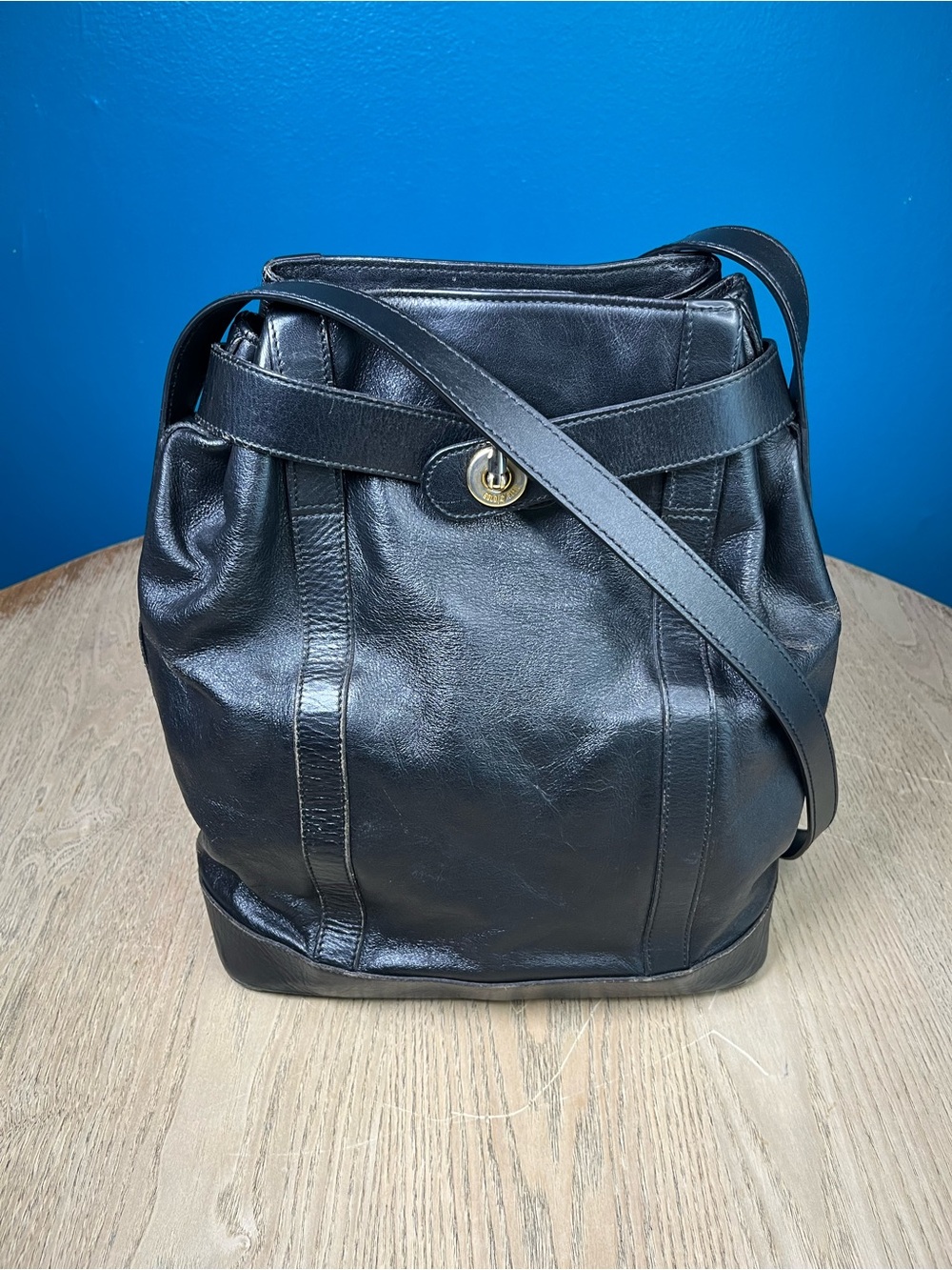 Gold Pfeil Vintage Bucket Bag Cross Straps Black Leather 90s Y2K Made in Germany